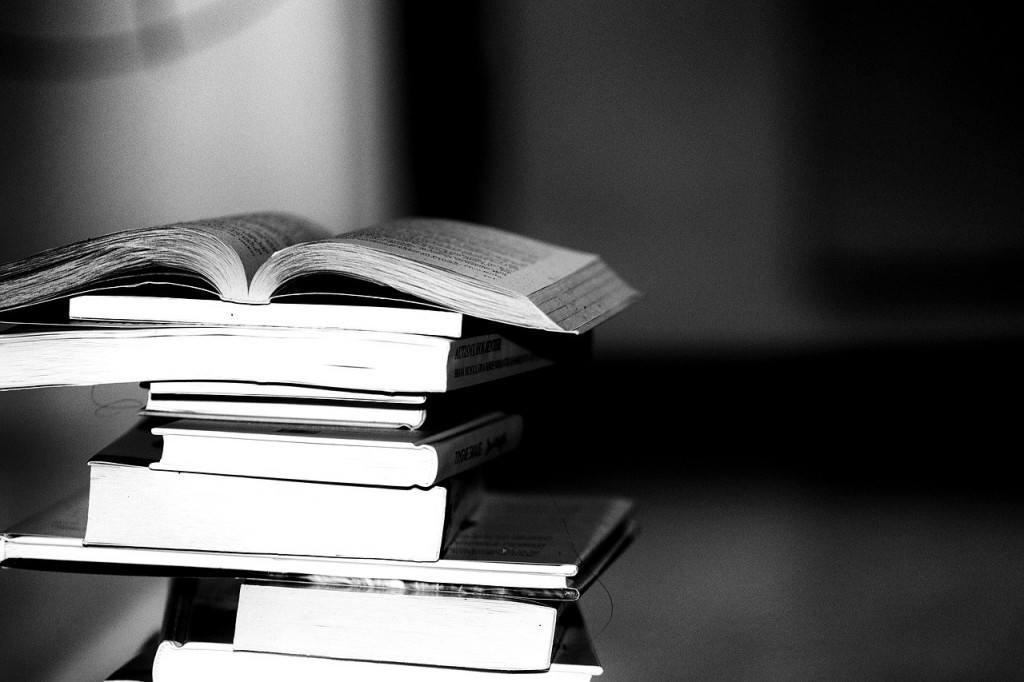books-2337525_1280