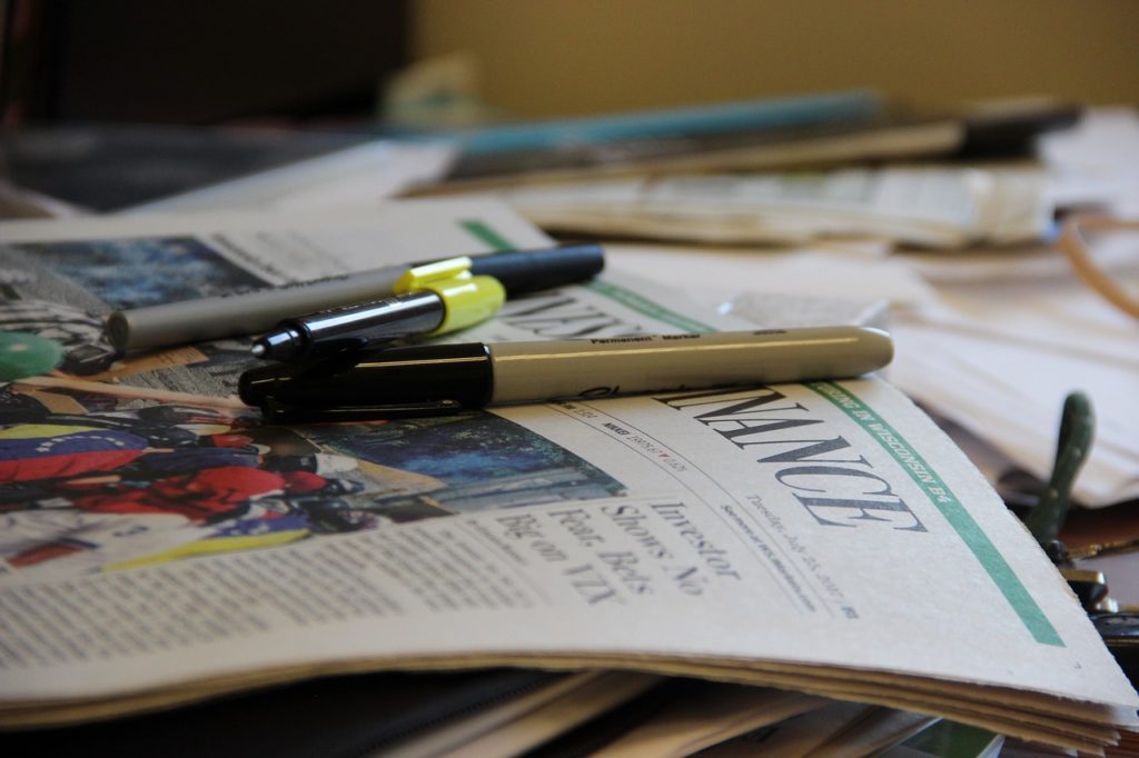 clutter-2547201_1280