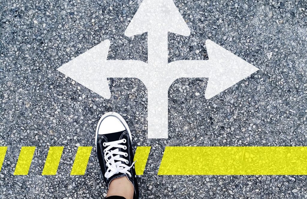 choose-the-right-direction-1536336_1280-b